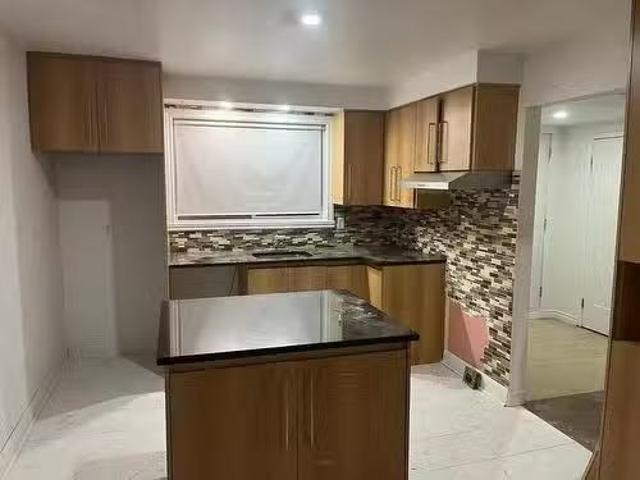 1058 Rue Jeary, Longueuil Greenfield Park, QC, J4V 3B4 con.