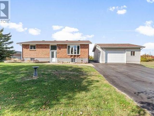 1059 Flynn Avenue, Ottawa, ON, K7S 3G7 house for sale | Listing ID X13600 | Royal LePage