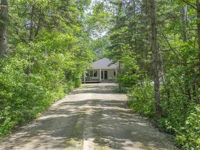 105023 Pth 9 Hwy, Gimli, MB, R0C 1B0 house for sale | Listing ID 202614 | Royal LePage