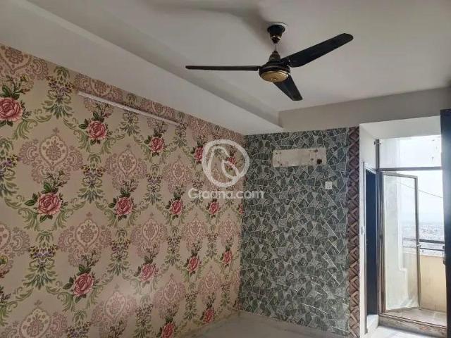 1050 Ft² Flat for Rent