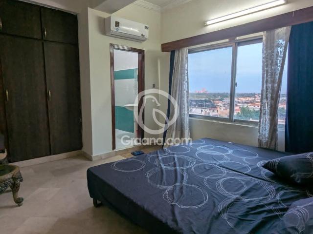 1050 Ft² Flat for Rent