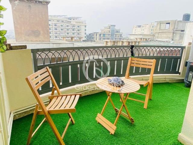 1050 Ft² Flat for Rent