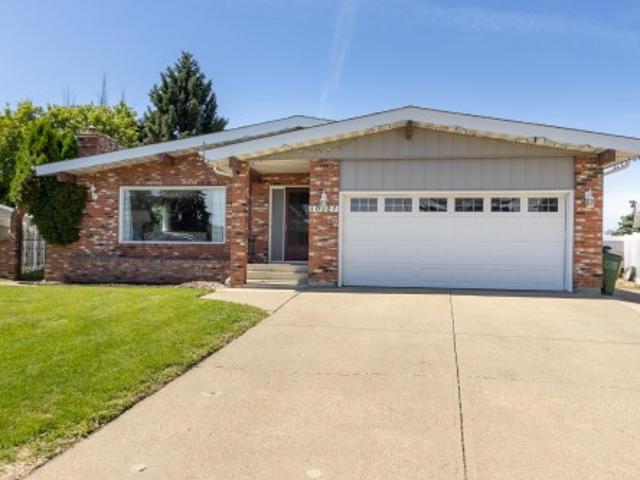 1052 Avenue, Edmonton, AB, T6J 2Y5 house for sale | Listing ID E4497 | Royal LePage