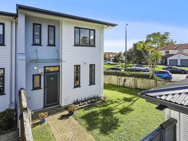 105/2 Armoy Drive, East Tamaki, Manukau City