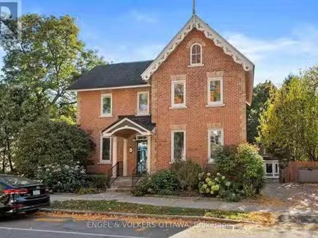 105 Crichton Street, Ottawa, ON, K1M 1V8 house for lease Li.
