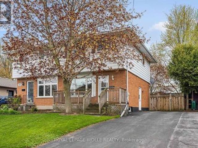 105 Oriole Parkway W, Woolwich, ON, N3B 1C2 house for sale | Listing ID X13138 | Royal LePage