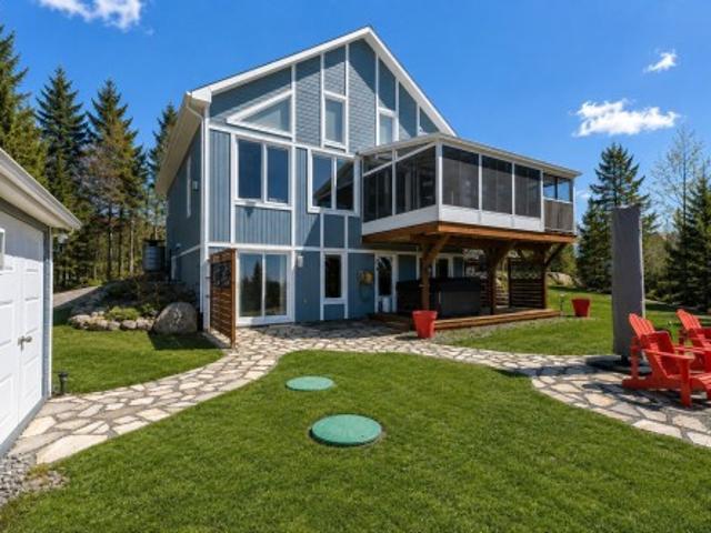105 Rue Des Gardénias, Sainte Marguerite Du Lac Masson, QC, J0T 2N0 house for sale | Listing ID 10617 | Royal LePage