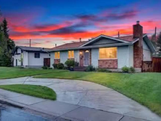 10640 Oakmoor Way Sw, Calgary, AB, T2W 2H8 house for sale L.