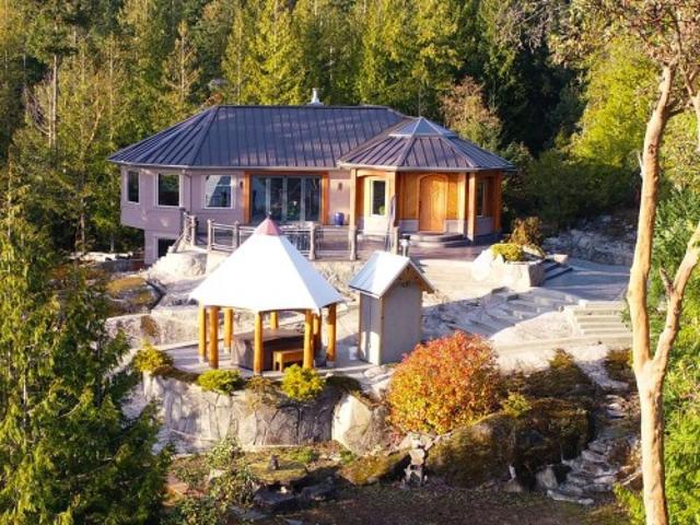 10664 Wood Bay Heights Road, Halfmoon Bay, BC, V7Z 1B8 Single Family Property For Sale | Listing ID R3121 | Royal LePage