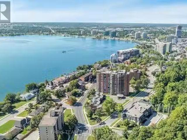 106 181 Collier Street, Barrie, ON, L4M 5L6 condo for sale.