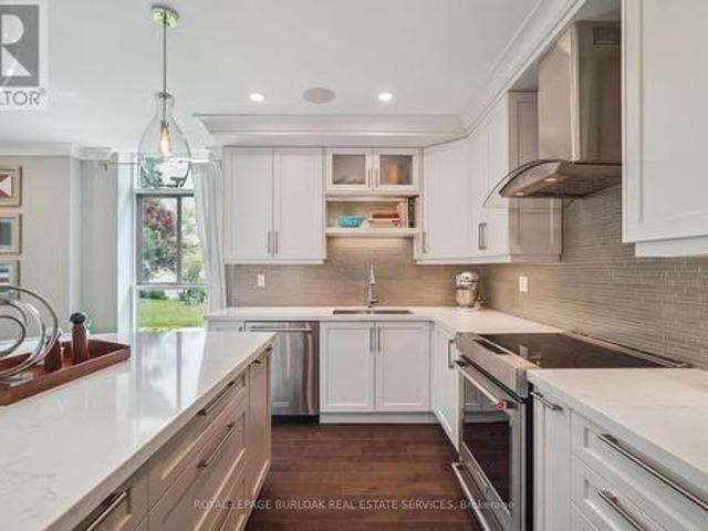 106 5 Lakeshore Road, Burlington, ON, L7L 5L2 condo for sale | Listing ID W12181 | Royal LePage