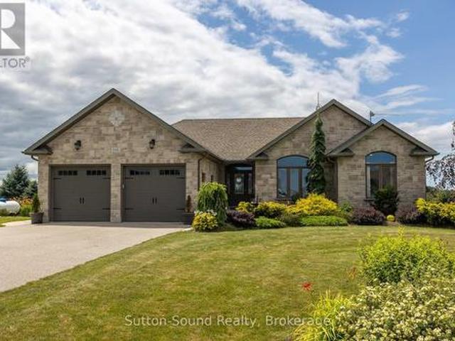 106 Neerhof Lane, Georgian Bluffs, ON, N4K 5N7 house for sale | Listing ID X12006 | Royal LePage