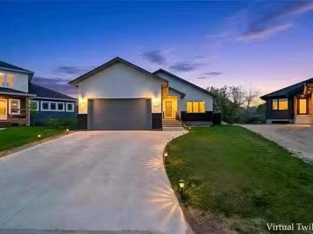 106 Woodridge Drive, Beausejour, MB, R0E 0C0 house for sale.
