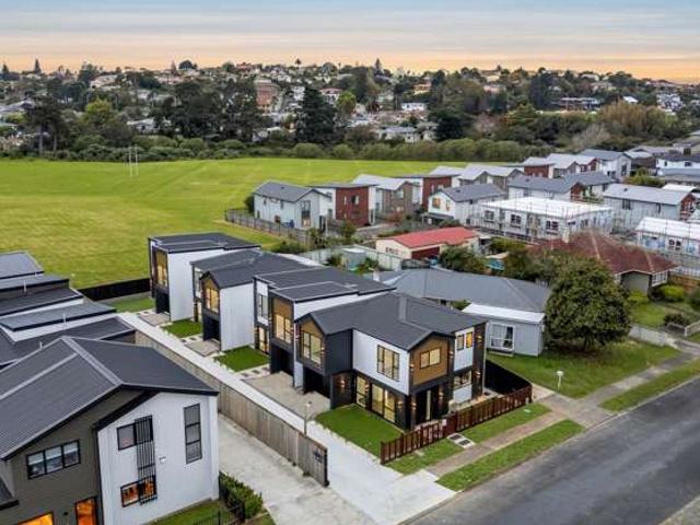 106A Edgewater Drive, Pakuranga, Manukau City