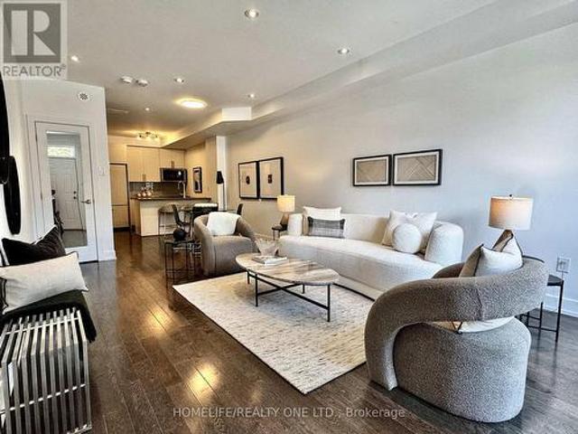 1076 Lansdowne Avenue, Toronto, ON, M6H 4H2 house for sale | Listing ID W13455 | Royal LePage