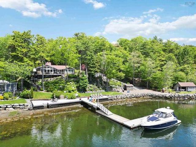 1077 Shore Drive, Bedford, NS, B4A 2E6 house for sale | Listing ID 202613 | Royal LePage
