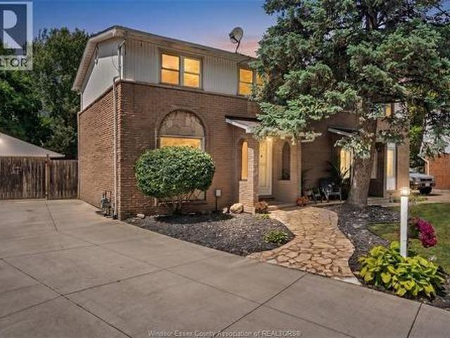 10700 Atwater Crescent, Windsor, ON, N8R 1N6 house for sale | Listing ID 26014 | Royal LePage