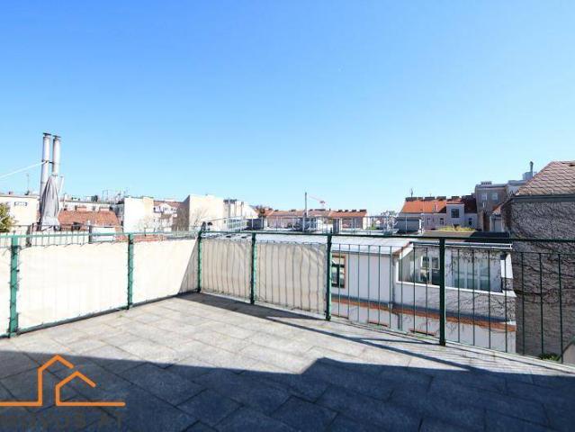 1070/1080: 24 m2 Sonnen Terrasse mit Ausblick im Biedermeier Altbau + 4 Zimmer Wohnung + Terrasse + alles auf gleicher Ebene