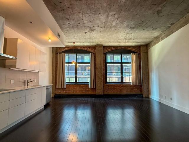 1070 Rue De Bleury Montréal Ville Marie, QC H2Z