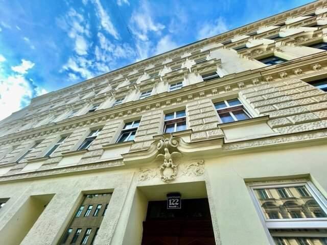 1070 WIEN EIGENHEIM SANIERUNGSBEDÜRFTIGTE 3,5 ZIMMER WOHNUNG mit sehr viel Potenzial, der Herzen kreativer Bastler & Bauplaner höher schlagen lässt!