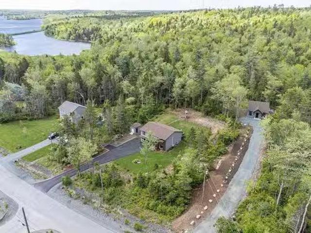 107/109 Bearpaw Drive, Beaver Bank, NS, B4G 0C3 house for sa.