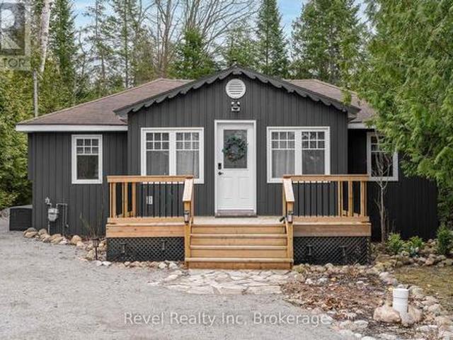 1071 Lawson Road, Tiny, ON, L0L 1P0 house for sale | Listing ID S12088 | Royal LePage