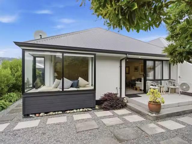 10/71b Main Road, Redcliffs, NZ 8081 House Sold