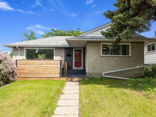 1073 Street, Edmonton, AB, T6A 2E3 house for sale | Listing ID E4494 | Royal LePage