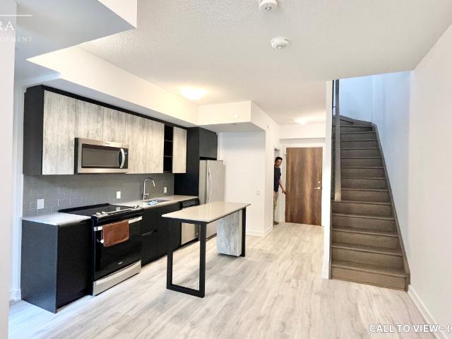107 251 Manitoba St, Etobicoke, Ontario M8Y 0C7 STUNNING 1+DEN CONDO WITH BREATHTAKING CITY VIEWS Condo for Rent
