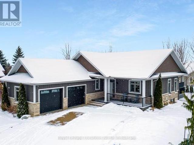 107 Hoggard Court, Blue Mountains, ON, N0H 2P0 Luxury House for sale | Listing ID X12063 | Royal LePage Carriage Trade Luxury Properties