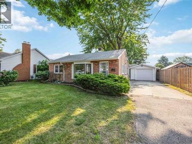 107 Louisa Street, Point Edward, ON, N7V 1W3 house for sale | Listing ID 26016 | Royal LePage