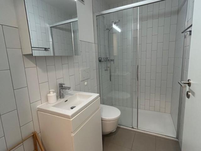 107 m²