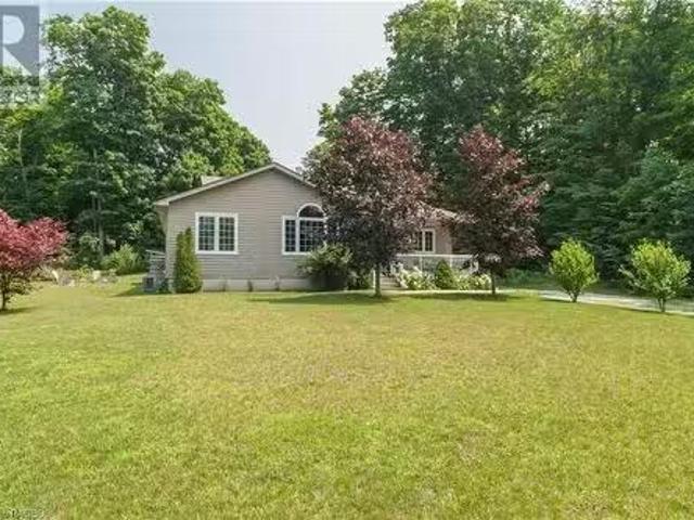 107 Woodland Crescent, Sauble Beach, ON, N0H 2G0 house for s.