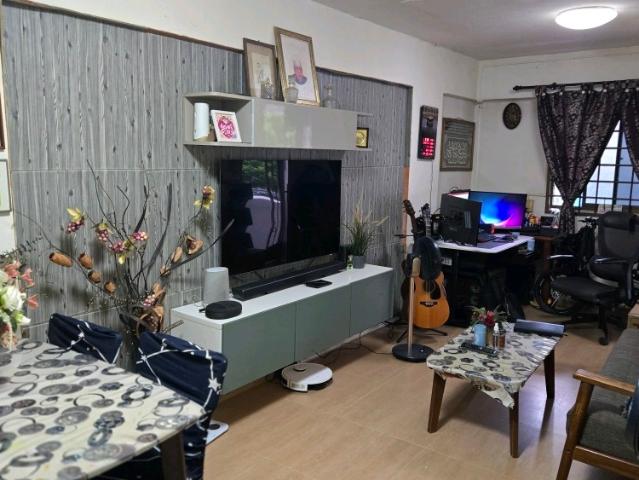 107 Yishun Ring Road HDB Apartment For Sale, $410,000, 2 Bed 2 Bath 721 sqft $569.00 psf
