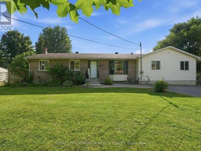 1084 Eadie Road, Russell, ON, K4R 1C3 house for sale | Listing ID X13541 | Royal LePage