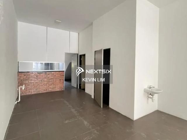 1086sf Ground Floor Facing Main Road High Visibility Rare Unit