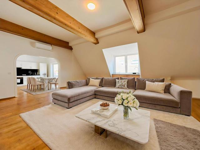 1080! Über den Dächern der Josefstadt – 5 Zimmer DG mit Balkon!