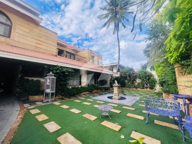 1080 Yards Well Maintained Double Unit Bungalow For Sale DHA Phase 5, Karachi