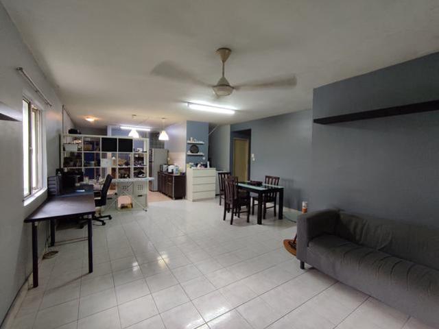 1080sqft Corner Unit Flora Damansara Blok H Damansara Perdana 3R2B