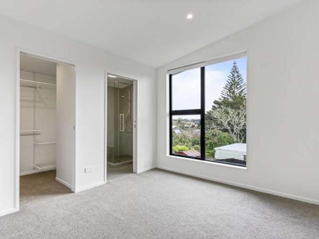 10/82 East Coast Road, Milford, North Shore City