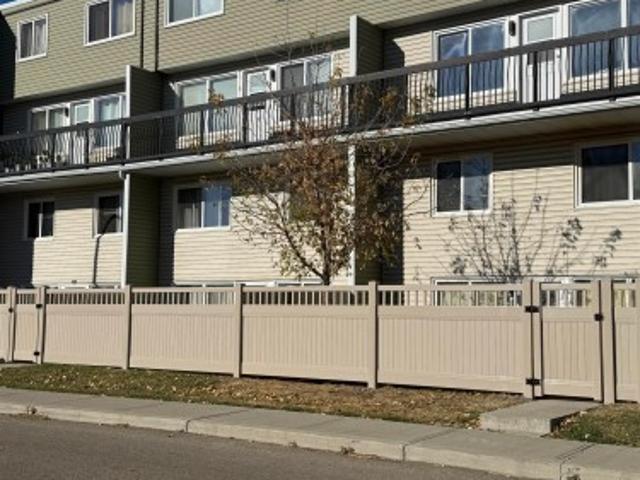 108 7805 Street, Edmonton, AB, T5R 2E1 townhouse for sale | Listing ID E4478 | Royal LePage