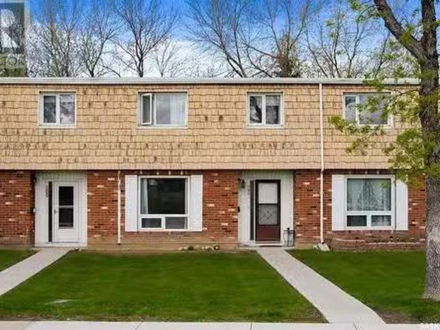 108 Oakview Drive, Regina, SK, S4R 0E4 townhouse for sale L.