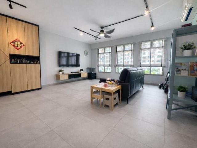 108B Canberra Walk HDB Apartment For Sale, $800,000, 3 Bed 2 Bath 1,216 sqft $658.00 psf
