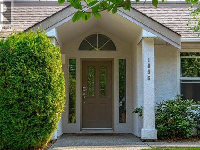1096 Valewood Trail, Saanich, BC, V8X 5E3 Luxury House for sale | Listing ID 1042 | Royal LePage Carriage Trade Luxury Properties
