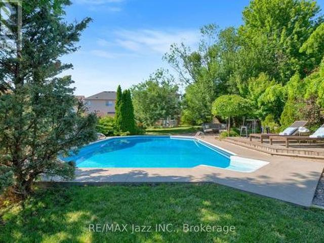 1098 Keswick Court, Oshawa Pinecrest, ON, L1K 2V2 house for sale | Listing ID E13648 | Royal LePage