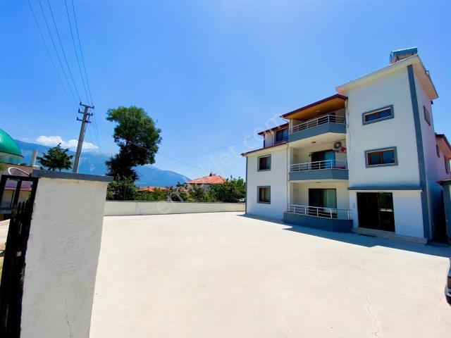 1090 M2 Arsa Üzerinde Satılık Müstakil Bahçeli 3 Katlı Ev