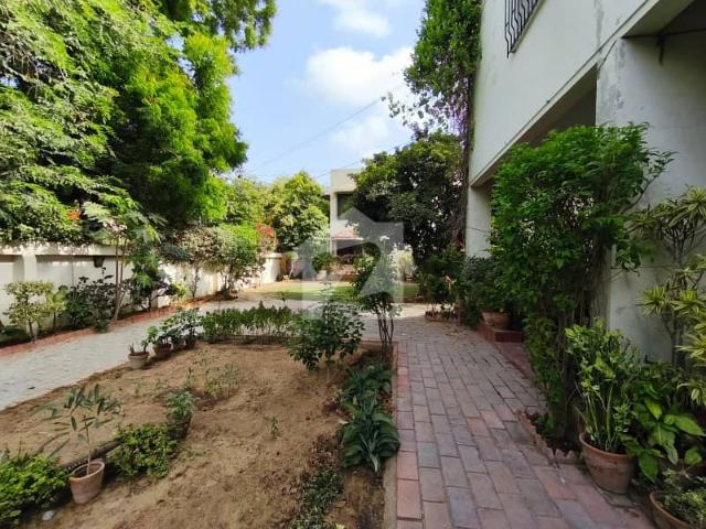 1090 yards house for sale