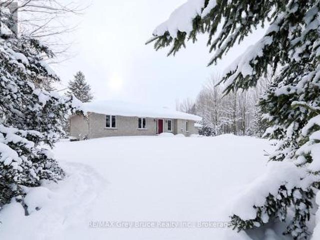 109 Alexandria St Street, Georgian Bluffs, ON, N0H 1S0 house for sale | Listing ID X11940 | Royal LePage