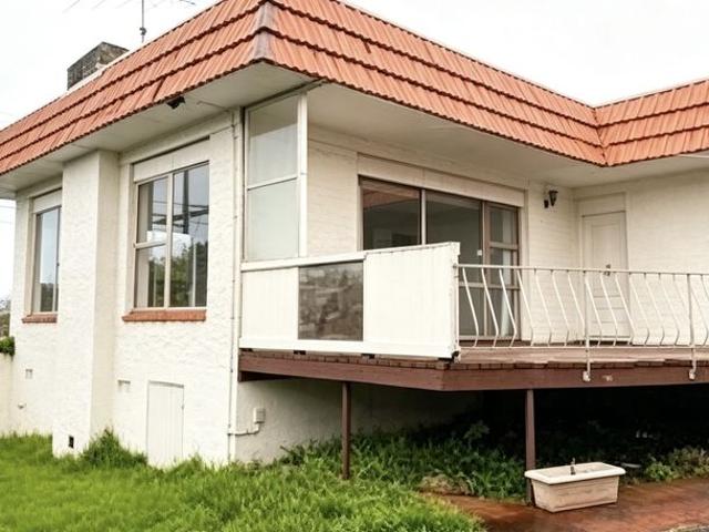 109 Lincoln Park Ave front house, Massey, Waitakere City