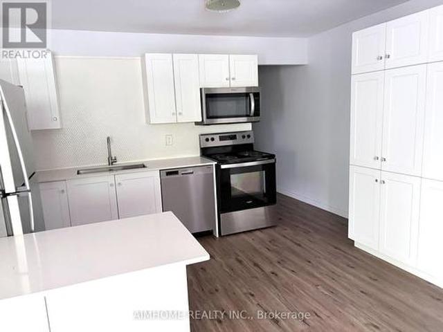 109 Westmount Road N, Waterloo, ON, N2L 5G5 condo for sale | Listing ID X13516 | Royal LePage